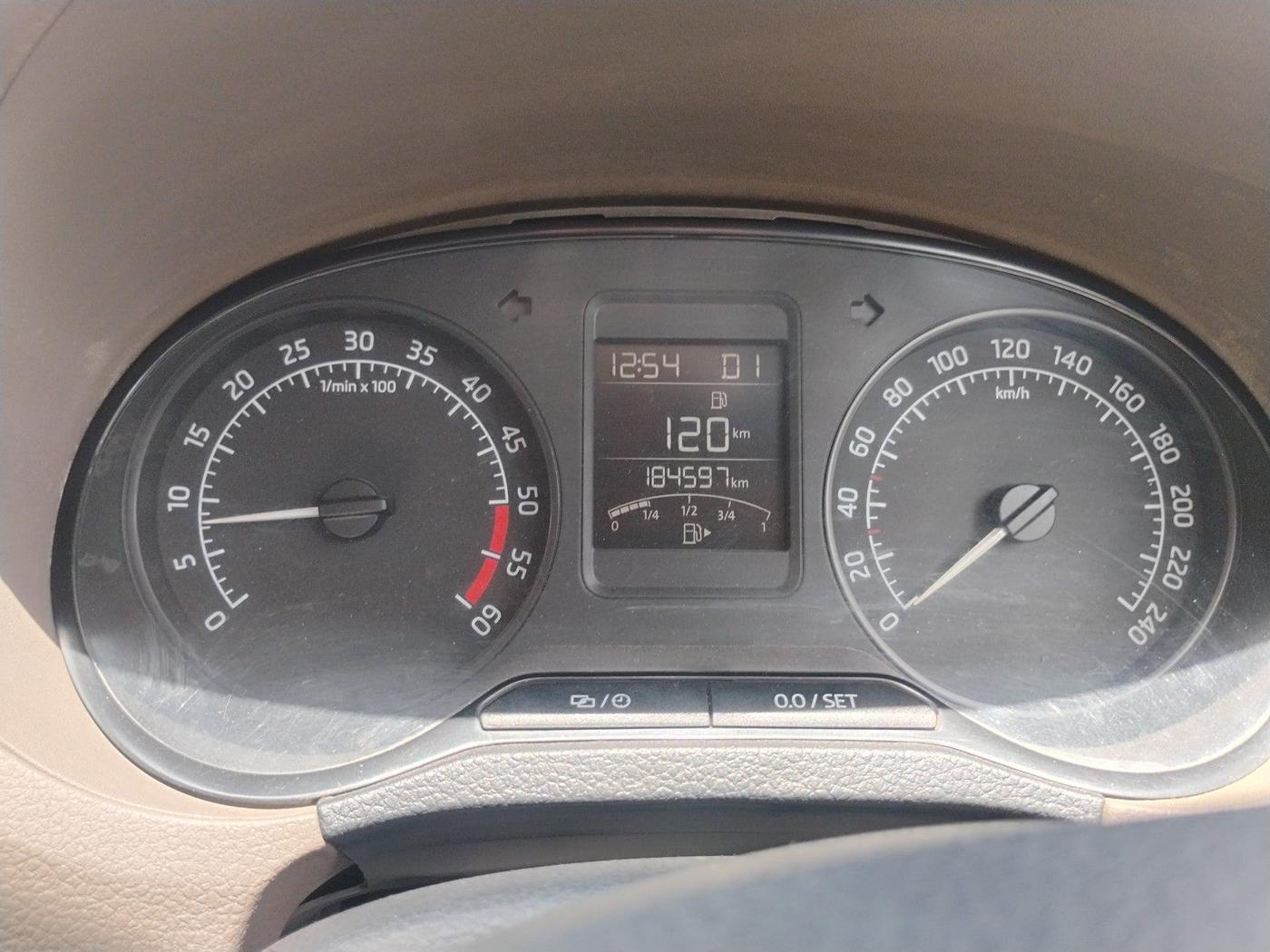 2016 Skoda Rapid 1.5 TDI CR STYLE PLUS AT, Diesel, Automatic, 1,85,200 km, interior