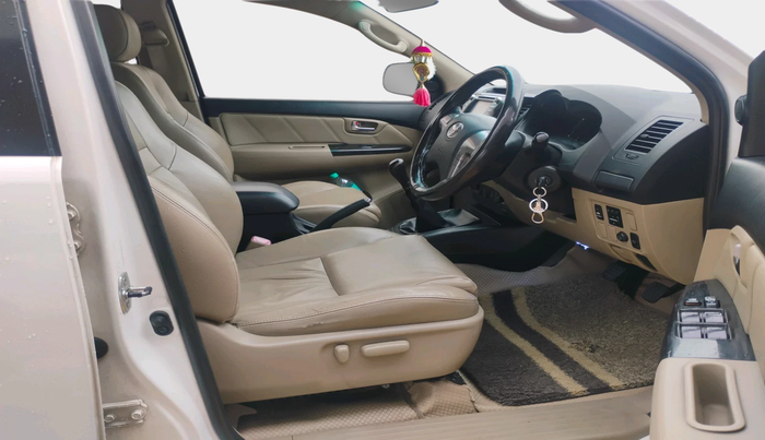 2014 Toyota Fortuner 3.0 4X2 MT, Diesel, Manual, 1,75,775 km, interior