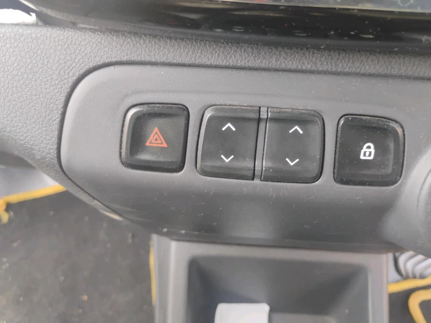 2016 Renault Kwid RXT 0.8, Petrol, Manual, 28,691 km, interior