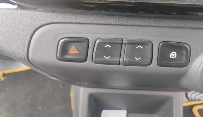 2016 Renault Kwid RXT 0.8, Petrol, Manual, 28,691 km, interior