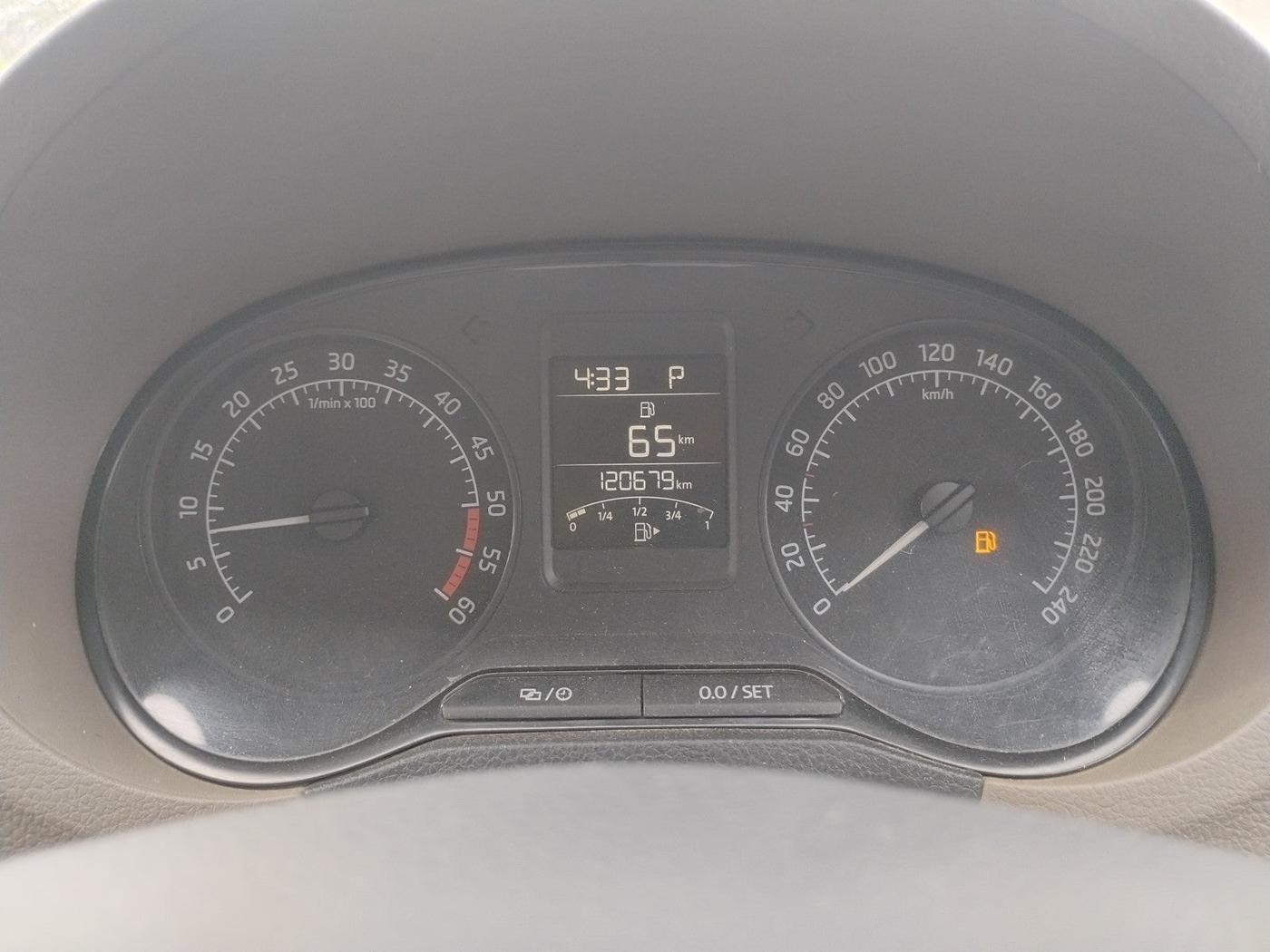2015 Skoda Rapid 1.5 TDI CR ELEGANCE AT, Diesel, Automatic, 1,23,500 km, interior