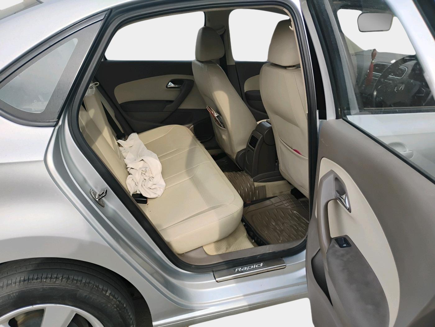 2015 Skoda Rapid 1.5 TDI CR ELEGANCE AT, Diesel, Automatic, 1,23,500 km, interior