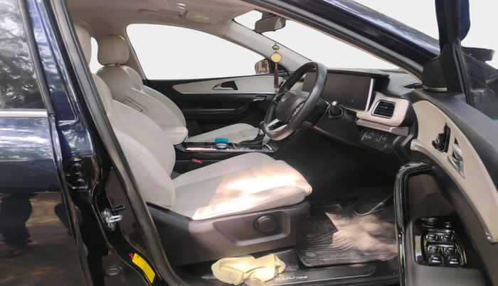 2023 Mahindra XUV700 AX 7 LUXURY D AWD AT 7 STR, Diesel, Automatic, 23,593 km, interior