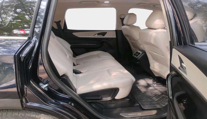 2023 Mahindra XUV700 AX 7 LUXURY D AWD AT 7 STR, Diesel, Automatic, 23,593 km, interior