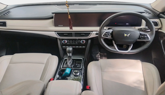 2023 Mahindra XUV700 AX 7 LUXURY D AWD AT 7 STR, Diesel, Automatic, 23,593 km, interior