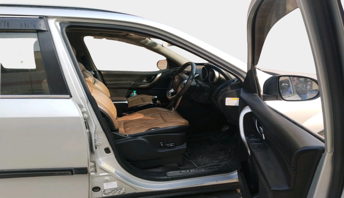 2018 Mahindra XUV500 W11, Diesel, Manual, 68,834 km, interior