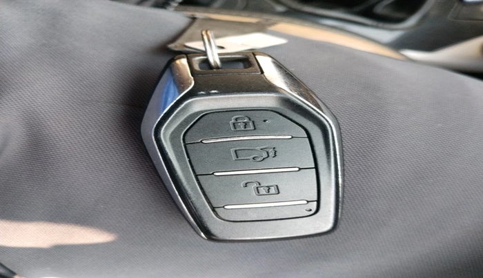 2018 Mahindra XUV500 W11, Diesel, Manual, 68,834 km, interior