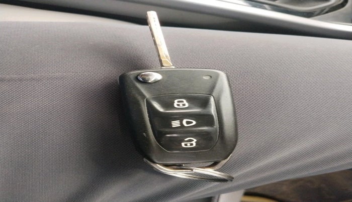 2022 Tata NEXON XM PETROL, Petrol, Manual, 72,009 km, interior