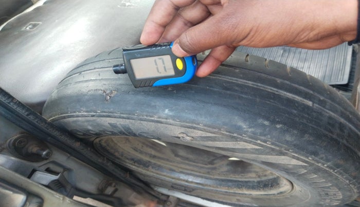 2014 Maruti OMNI E 8 STR, Petrol, Manual, 2,37,022 km, tyre