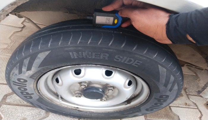 2014 Maruti OMNI E 8 STR, Petrol, Manual, 2,37,022 km, tyre