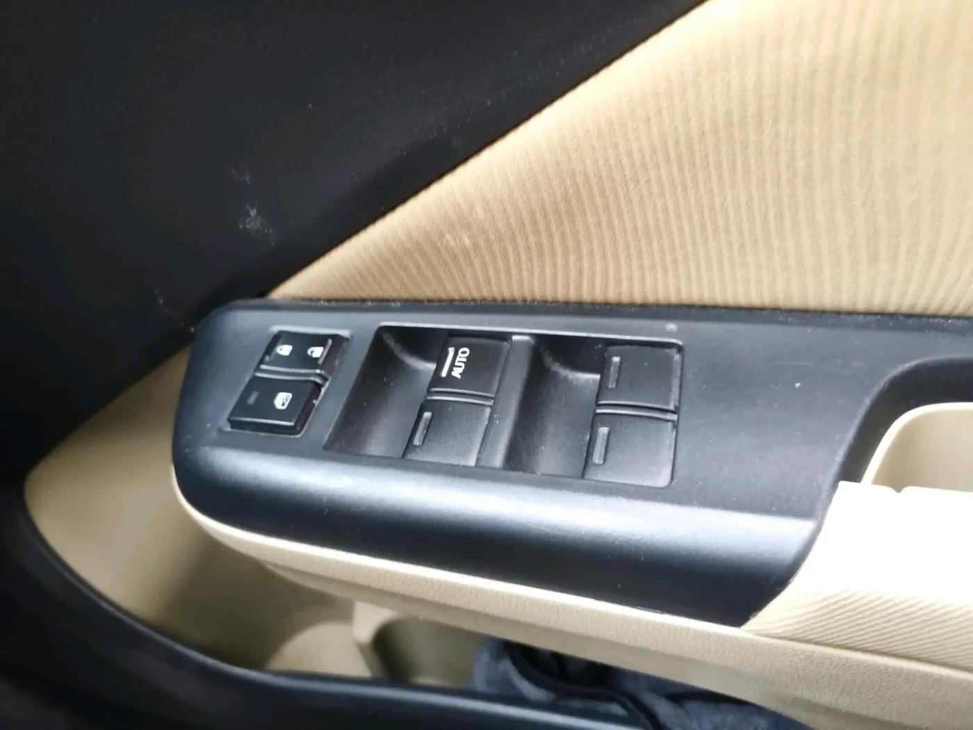 2015 Honda City 1.5L I-VTEC SV, Petrol, Manual, 98,000 km, interior