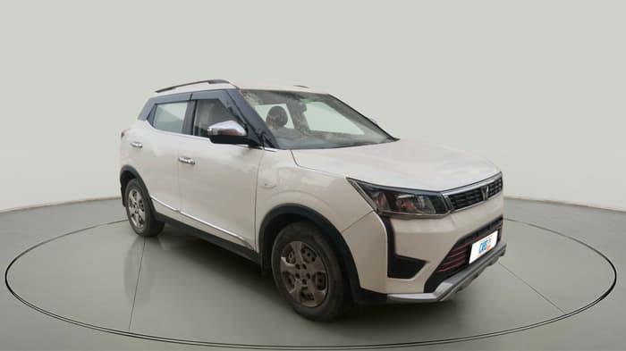 2023 Mahindra XUV300 W6 1.2 PETROL, Petrol, Manual, 24,900 km, exterior