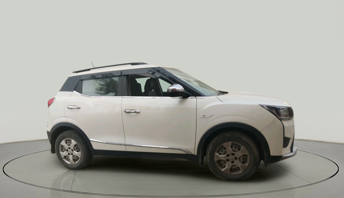2023 Mahindra XUV300 W6 1.2 PETROL, Petrol, Manual, 22,296 km, exterior
