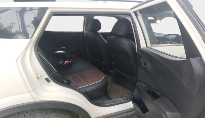2023 Mahindra XUV300 W6 1.2 PETROL, Petrol, Manual, 22,296 km, interior