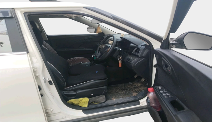 2023 Mahindra XUV300 W6 1.2 PETROL, Petrol, Manual, 22,296 km, interior