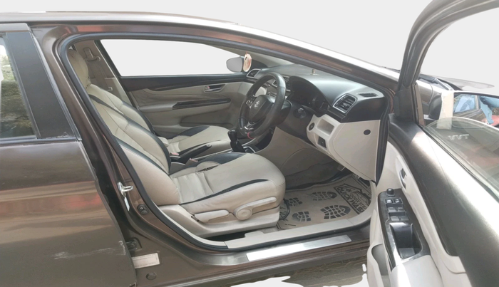 2014 Maruti Ciaz ZXI, Petrol, Manual, 1,11,009 km, interior