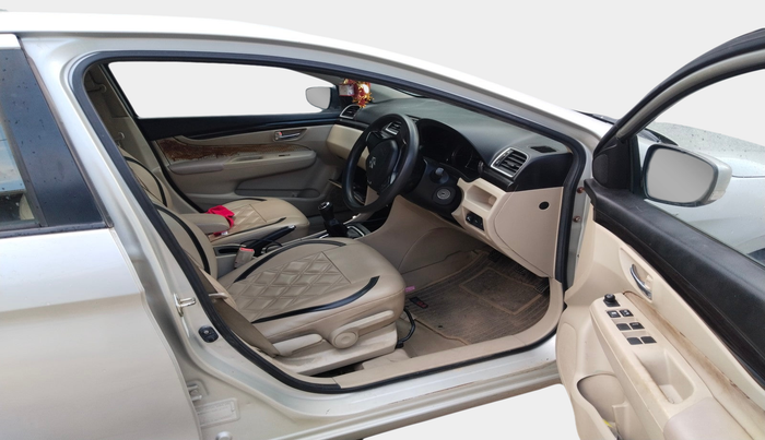 2014 Maruti Ciaz VXI+, Petrol, Manual, 1,04,711 km, interior