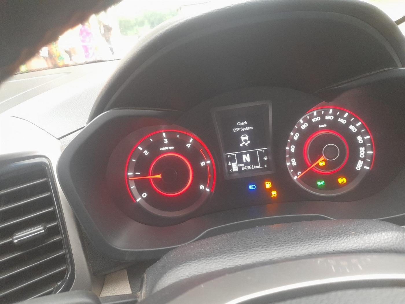 2019 Mahindra XUV300 W8 1.5 DIESEL, Diesel, Manual, 84,361 km, interior