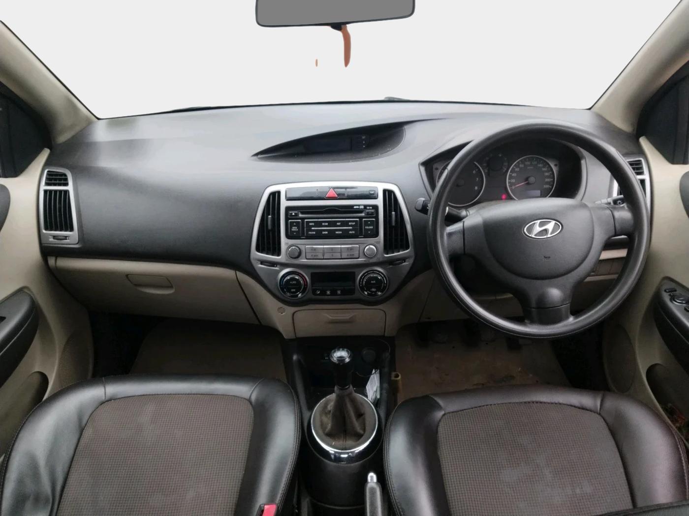 2013 Hyundai i20 MAGNA (O) 1.2, Petrol, Manual, 1,04,876 km, interior