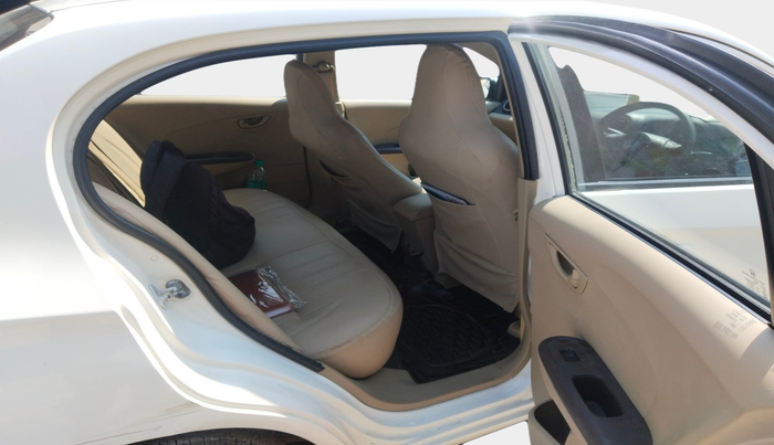 2014 Honda Amaze 1.5L I-DTEC S, Diesel, Manual, 1,57,999 km, interior