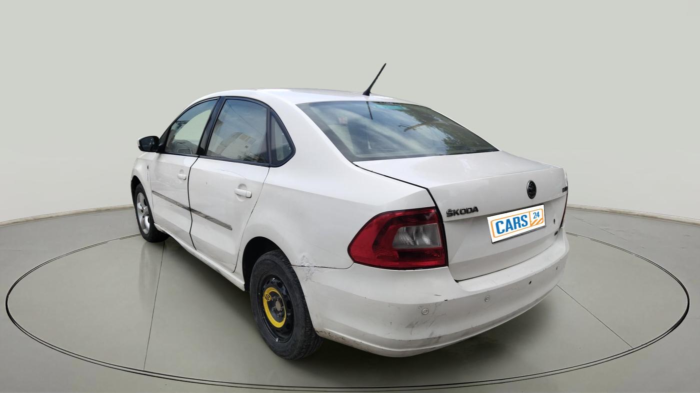 2013 Skoda Rapid ELEGANCE 1.6 TDI CR MT, Diesel, Manual, 1,55,276 km, exterior