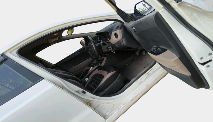 2018 Hyundai Xcent E+, Petrol, Manual, 1,25,625 km, interior