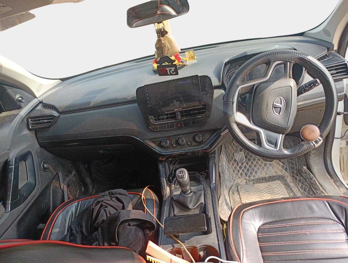 2022 Tata Harrier XE 2.0L KRYOTEC, Diesel, Manual, 60,419 km, interior
