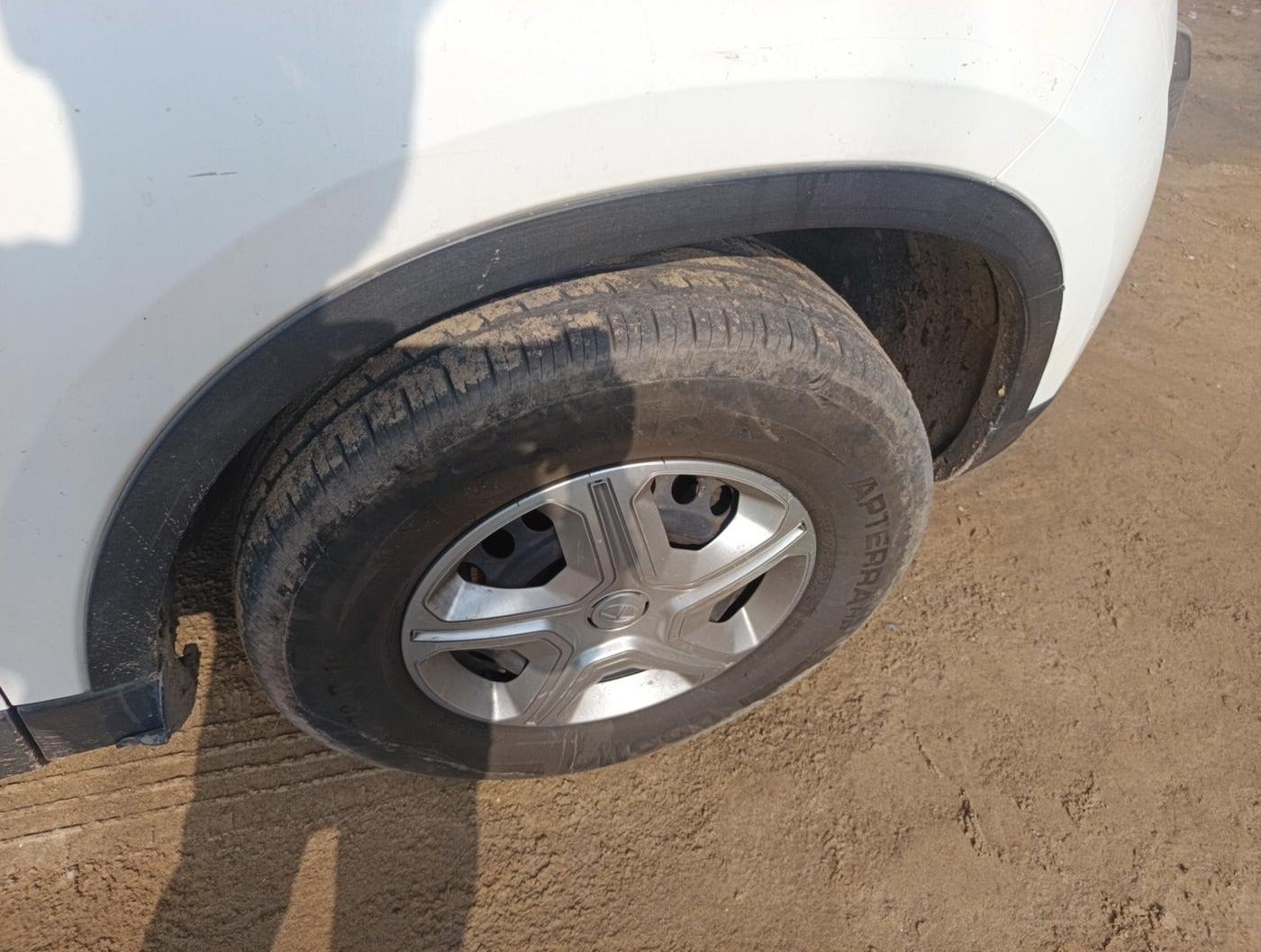 2022 Tata Harrier XE 2.0L KRYOTEC, Diesel, Manual, 60,419 km, tyre