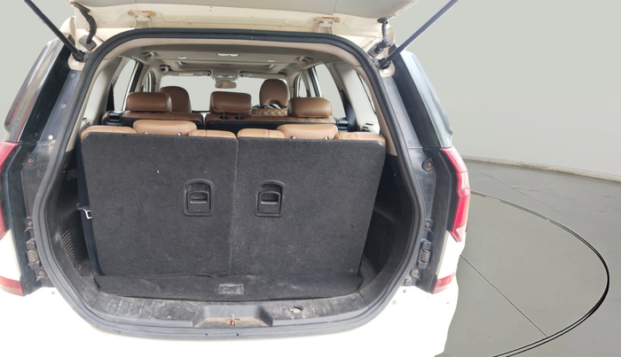 2018 Mahindra XUV500 W11 AT, Diesel, Automatic, 1,46,229 km, exterior
