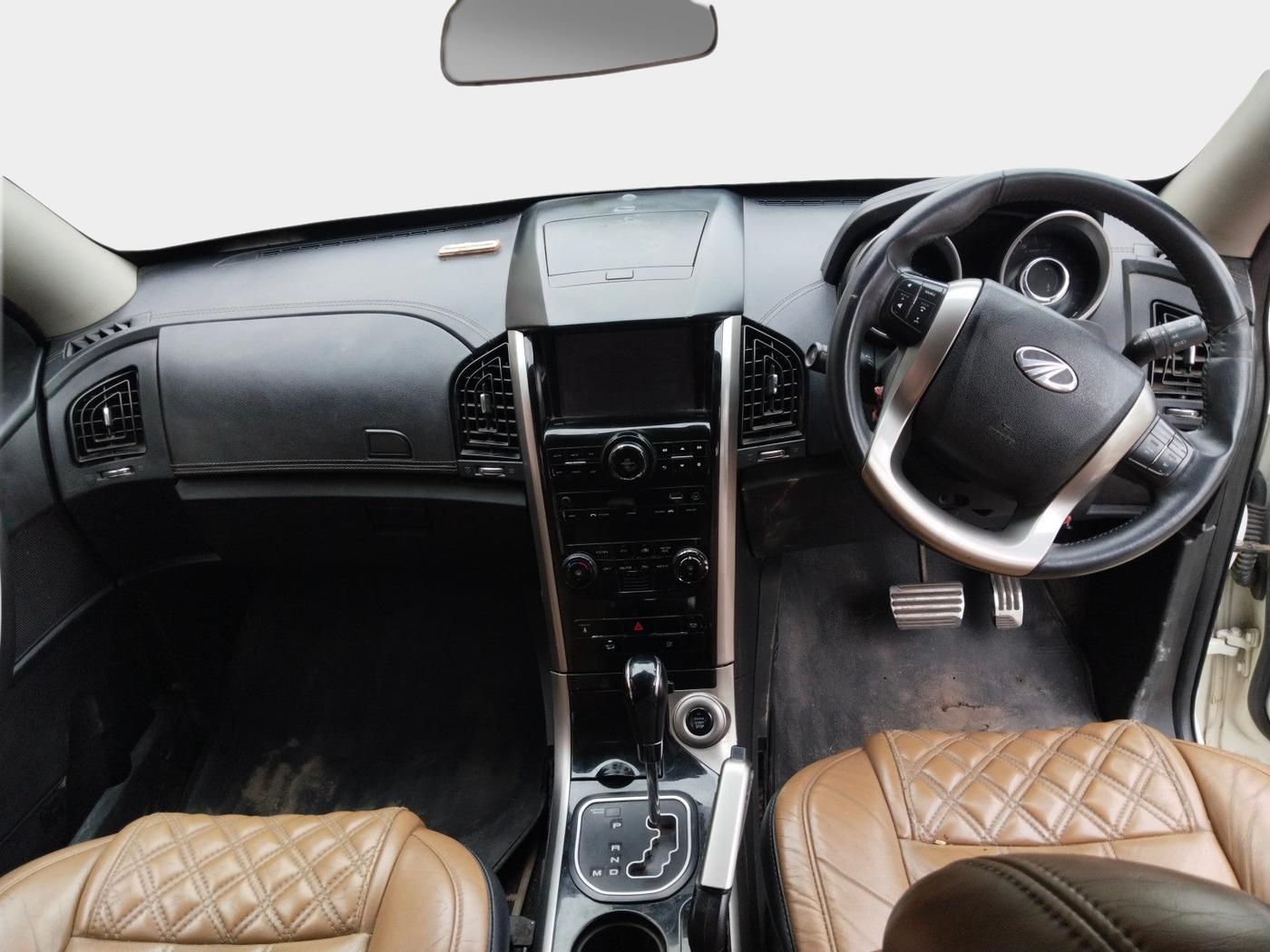 2018 Mahindra XUV500 W11 AT, Diesel, Automatic, 1,46,240 km, interior