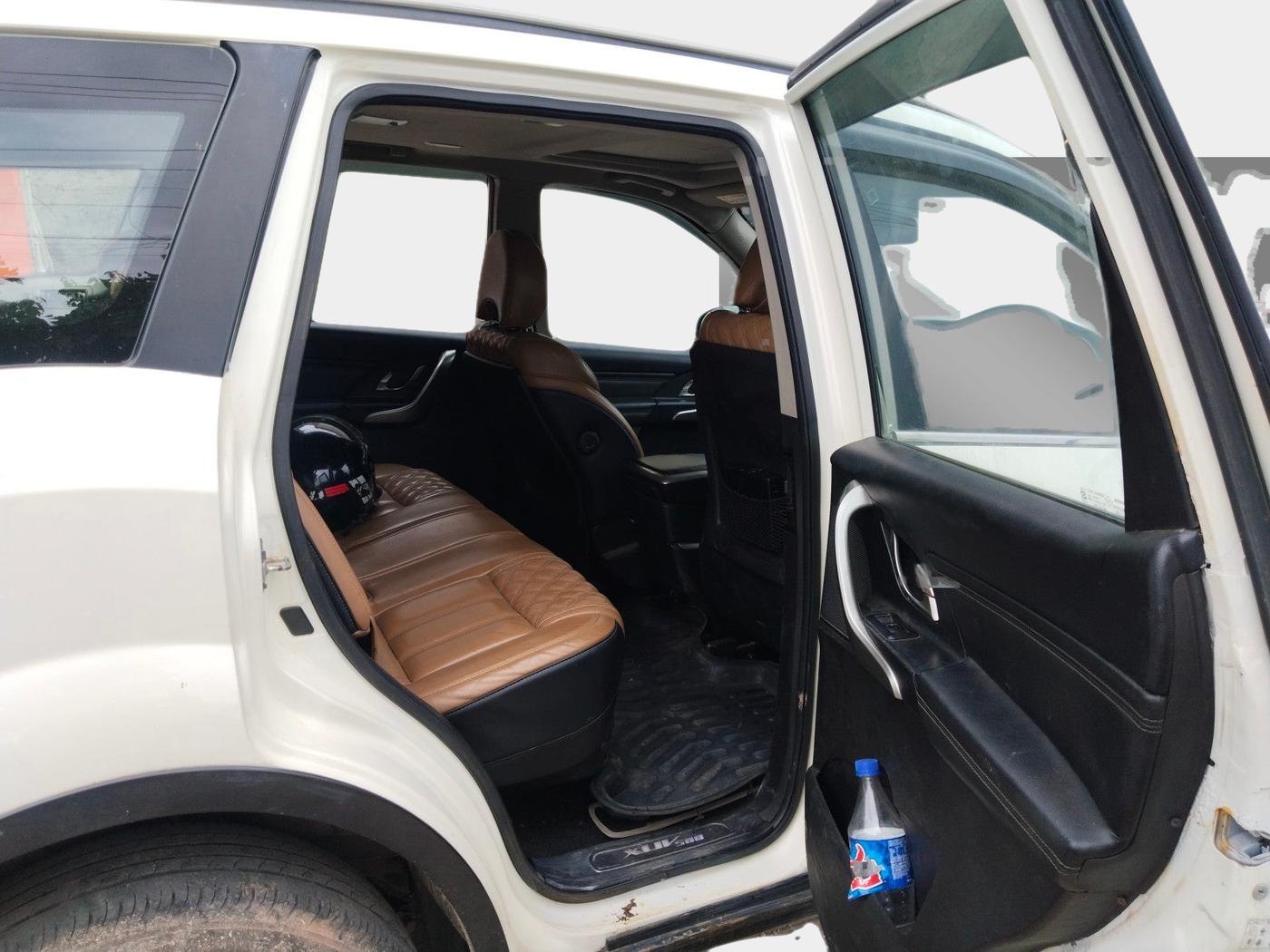 2018 Mahindra XUV500 W11 AT, Diesel, Automatic, 1,46,240 km, interior