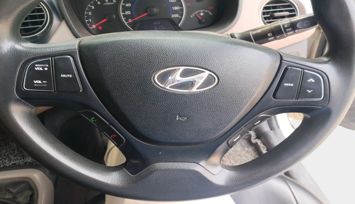 2015 Hyundai Grand i10 MAGNA 1.1 CRDI, Diesel, Manual, 1,20,816 km, interior