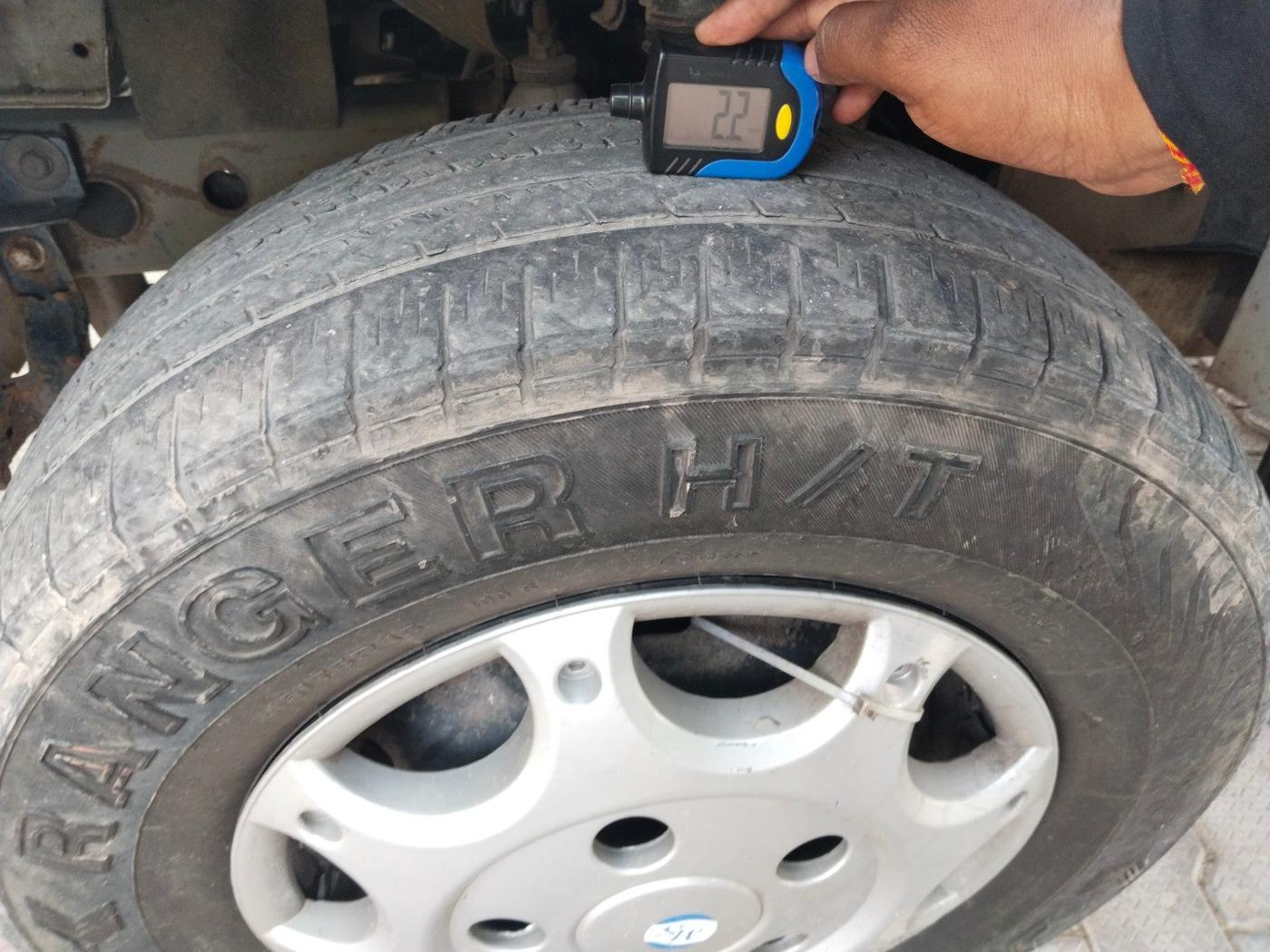 2019 Mahindra Bolero POWER PLUS SLE, Diesel, Manual, 1,03,309 km, tyre