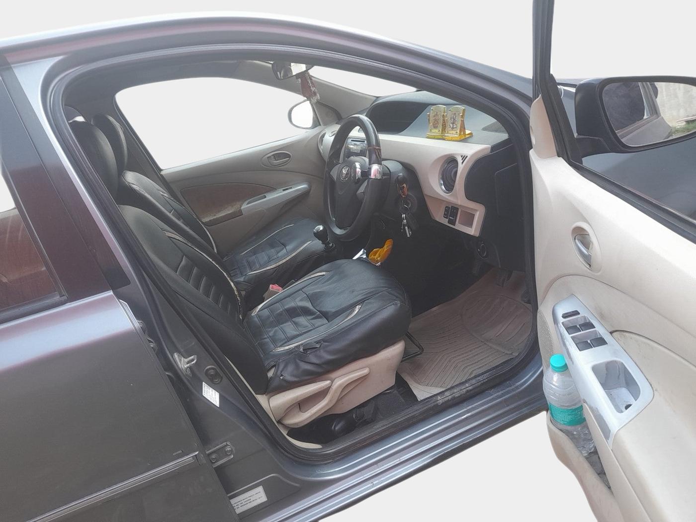2017 Toyota Etios VD PLATINUM, Diesel, Manual, 1,53,398 km, interior