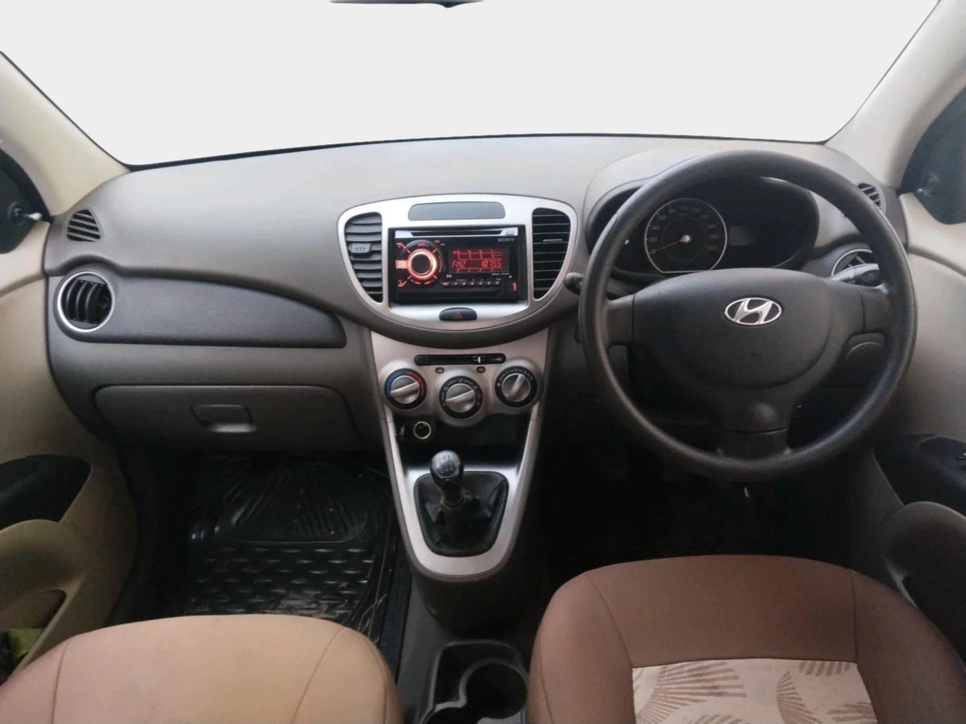 2014 Hyundai i10 MAGNA 1.2, Petrol, Manual, 63,701 km, interior