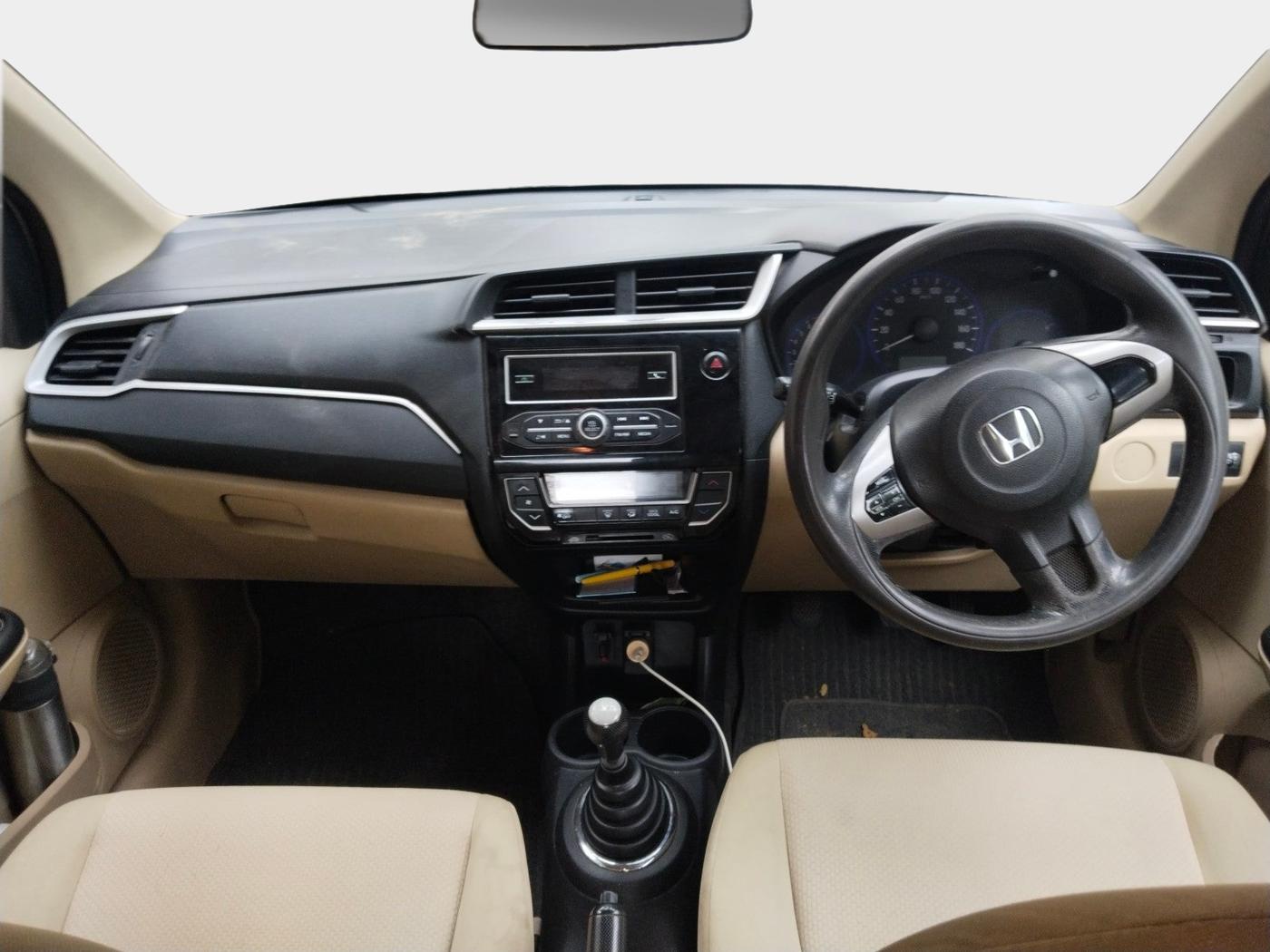 2016 Honda Amaze 1.2L I-VTEC S, Petrol, Manual, 1,34,371 km, interior