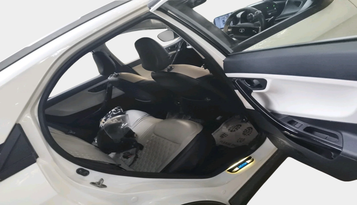 2024 Tata NEXON PURE SUNROOF 1.2 PETROL, Petrol, Manual, 16,226 km, interior