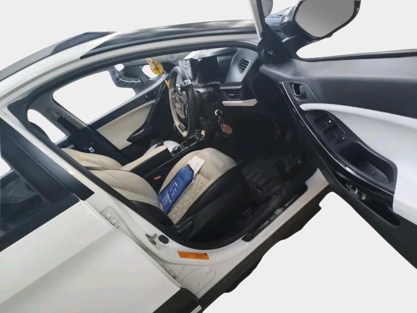 2024 Tata NEXON PURE SUNROOF 1.2 PETROL, Petrol, Manual, 16,226 km, interior