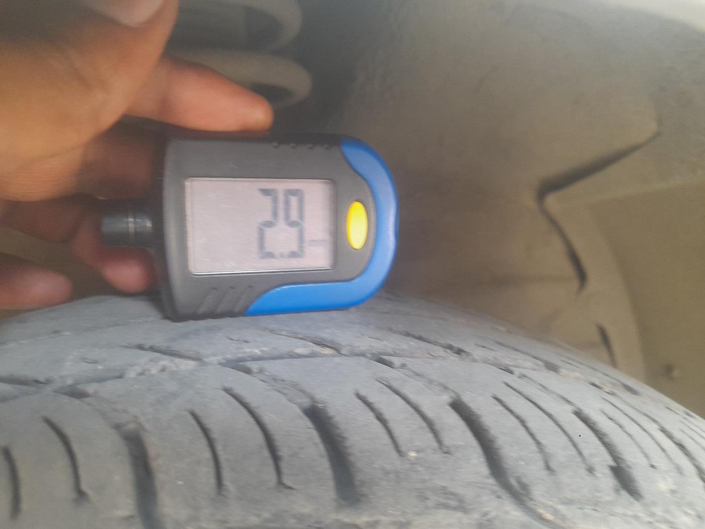 2010 Hyundai Santro Xing GL, Petrol, Manual, 1,18,201 km, tyre