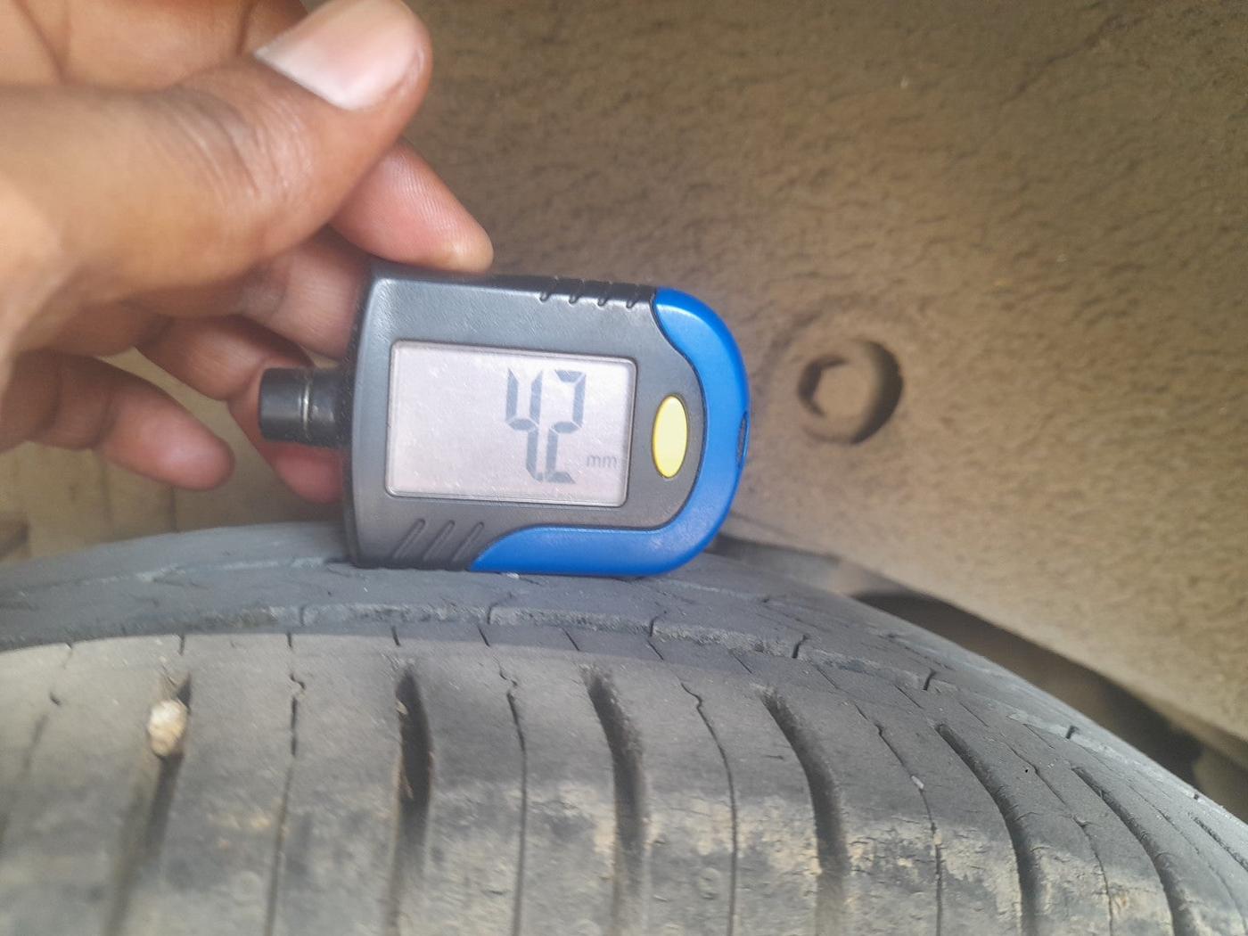 2010 Hyundai Santro Xing GL, Petrol, Manual, 1,18,201 km, tyre