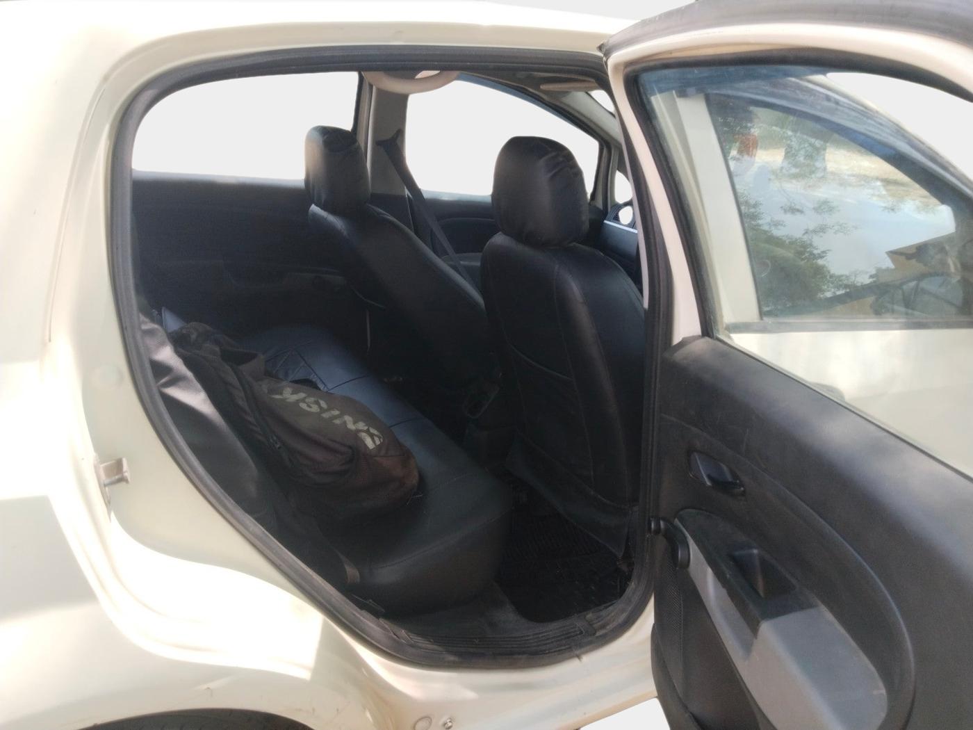 2013 Fiat Grand Punto ACTIVE 1.3, Diesel, Manual, 1,45,550 km, interior