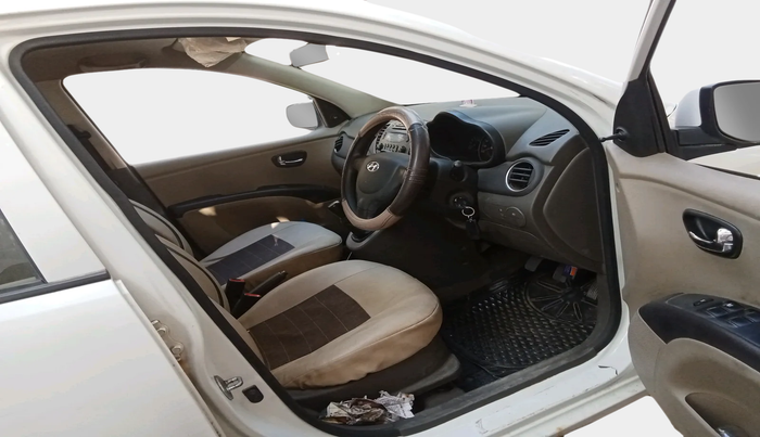 2015 Hyundai i10 SPORTZ 1.2, Petrol, Manual, 32,893 km, interior