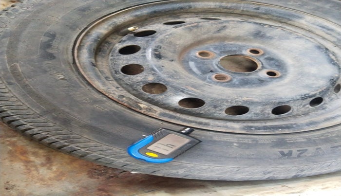 2015 Maruti Swift Dzire TOUR DIESEL, Diesel, Manual, 1,44,877 km, tyre