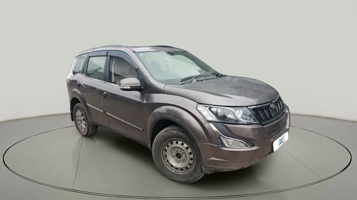 2018 Mahindra XUV500 W10, Diesel, Manual, 1,00,997 km, exterior