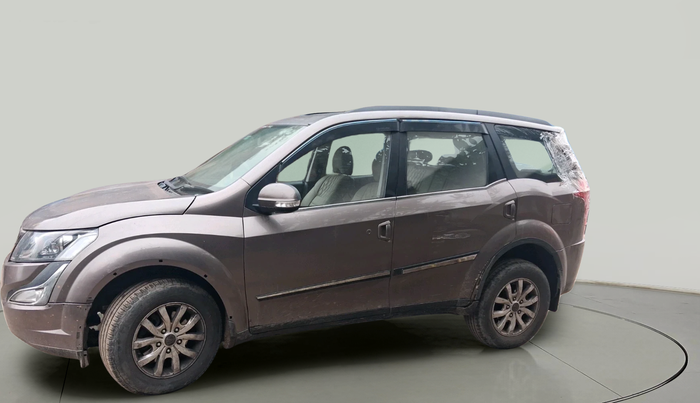 2018 Mahindra XUV500 W10, Diesel, Manual, 1,00,997 km, exterior