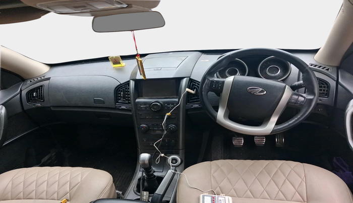 2018 Mahindra XUV500 W10, Diesel, Manual, 1,00,997 km, interior