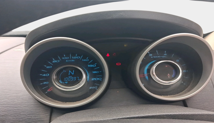 2018 Mahindra XUV500 W10, Diesel, Manual, 1,00,997 km, interior