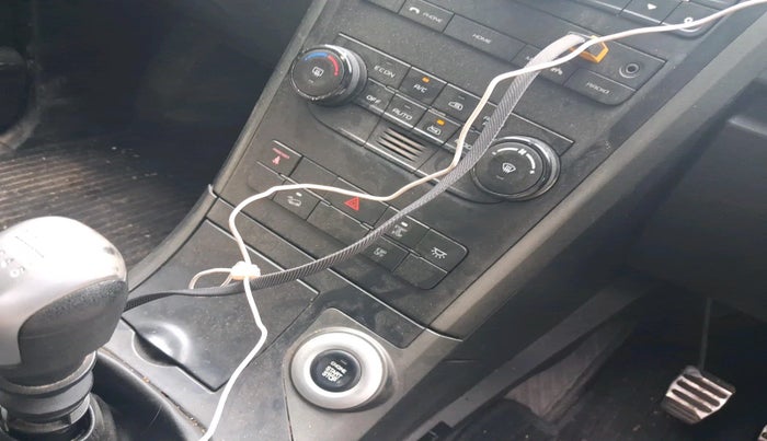 2018 Mahindra XUV500 W10, Diesel, Manual, 1,00,997 km, interior