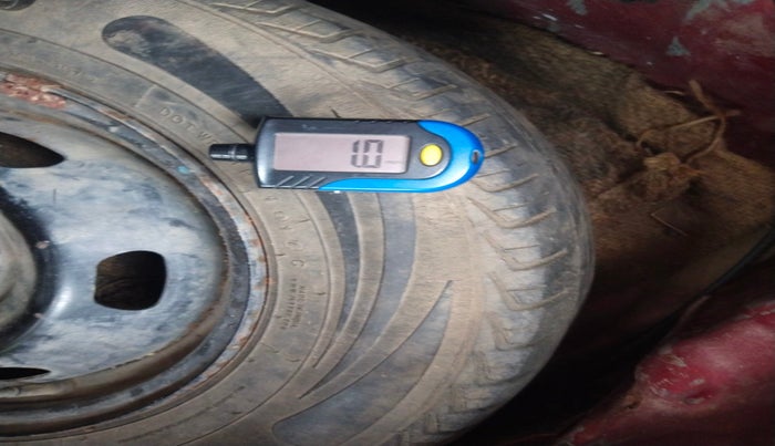 2017 Renault Kwid RXT 0.8, Petrol, Manual, 1,56,148 km, tyre