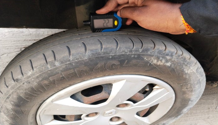 2017 Renault Kwid RXT 0.8, Petrol, Manual, 1,56,148 km, tyre